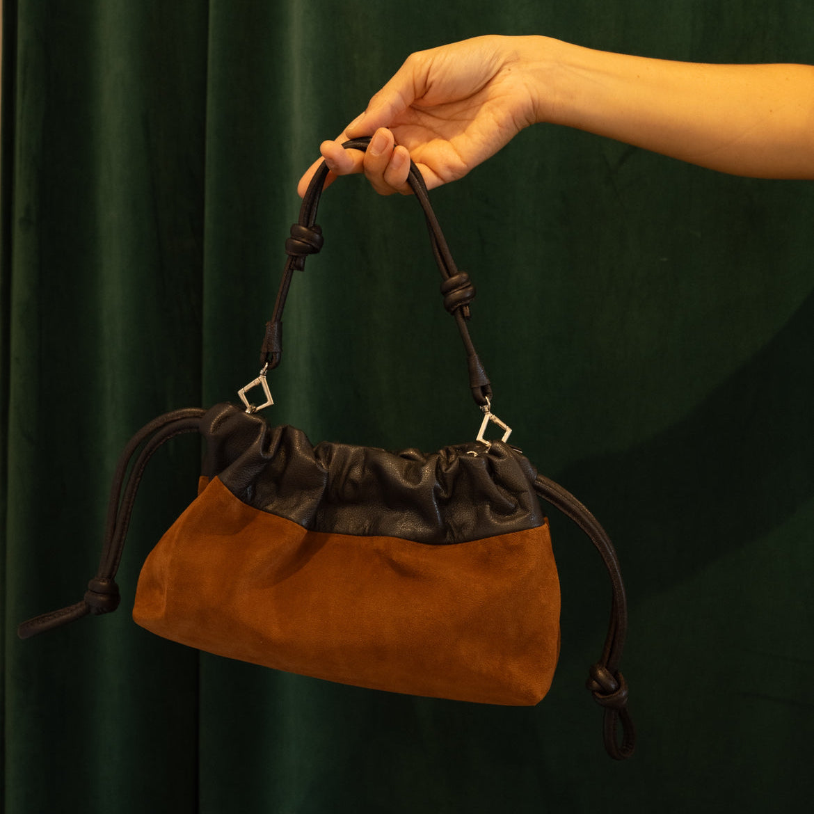 Cartera Petit Hortensia Bi-Color Gamuza Camel - Cuero Chocolate