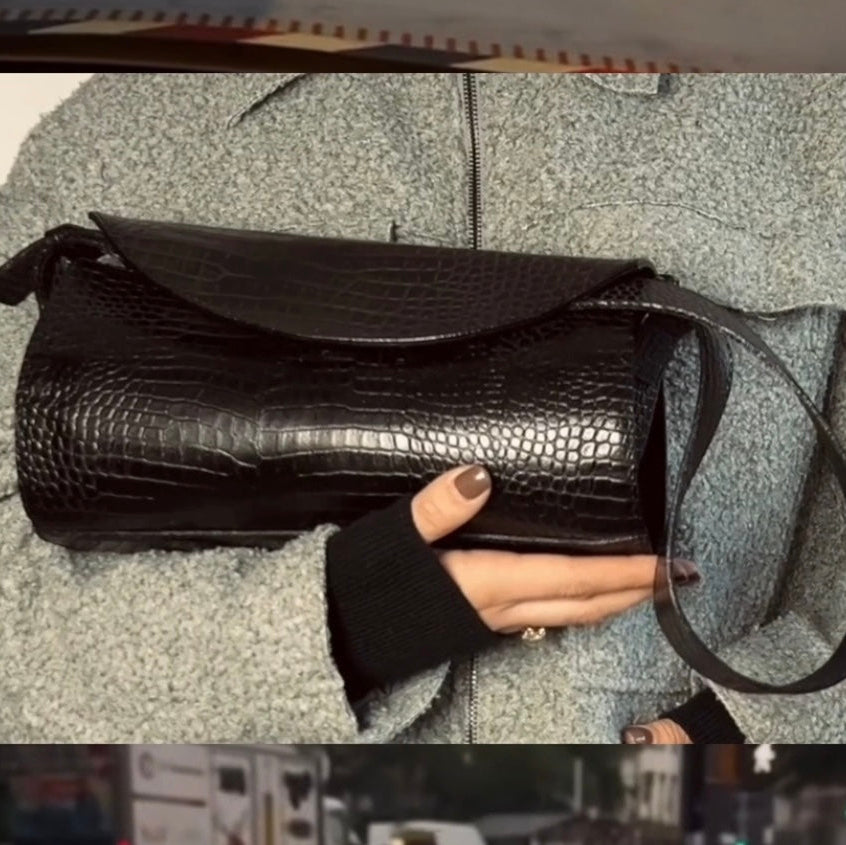 Cartera Hibisco Cuero Negro Croc