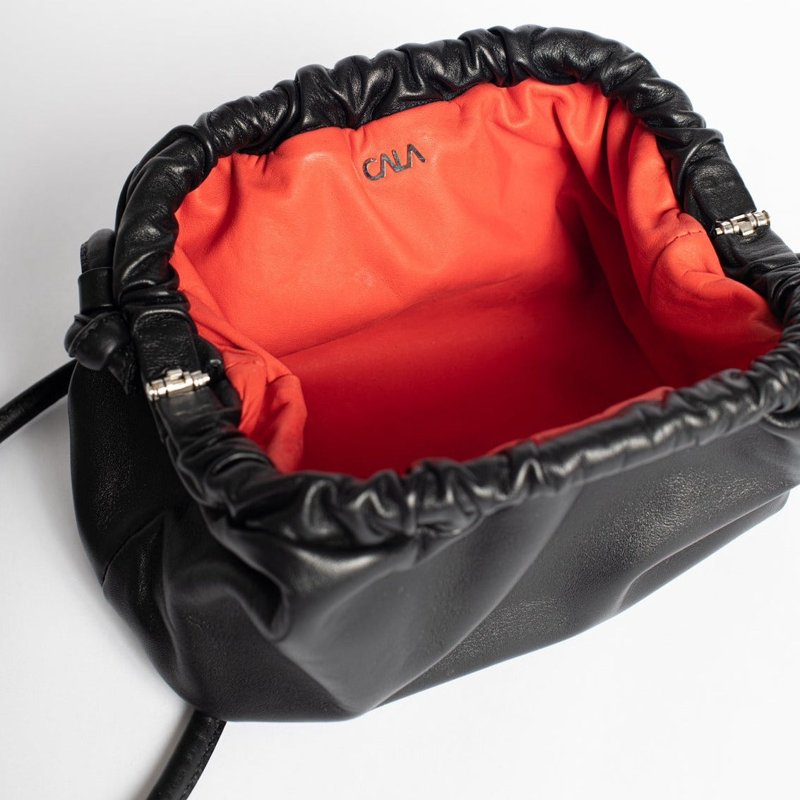 Cartera Gardenia Cuero negro liso (PRE ORDER)