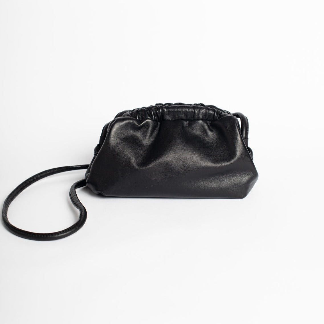 Cartera Gardenia Cuero negro liso (PRE ORDER)