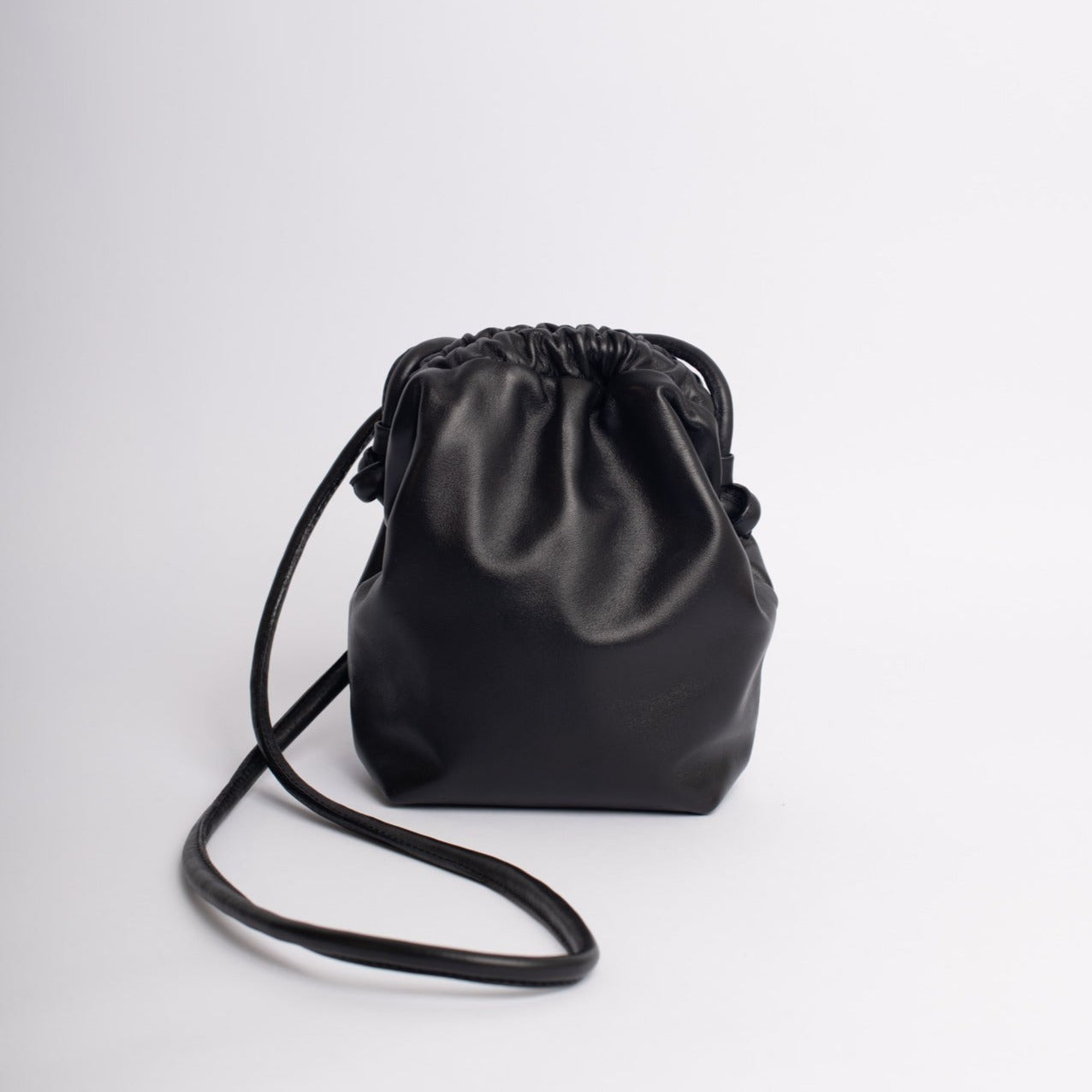 Cartera Jazmin Cuero negro Liso (PRE-ORDER)
