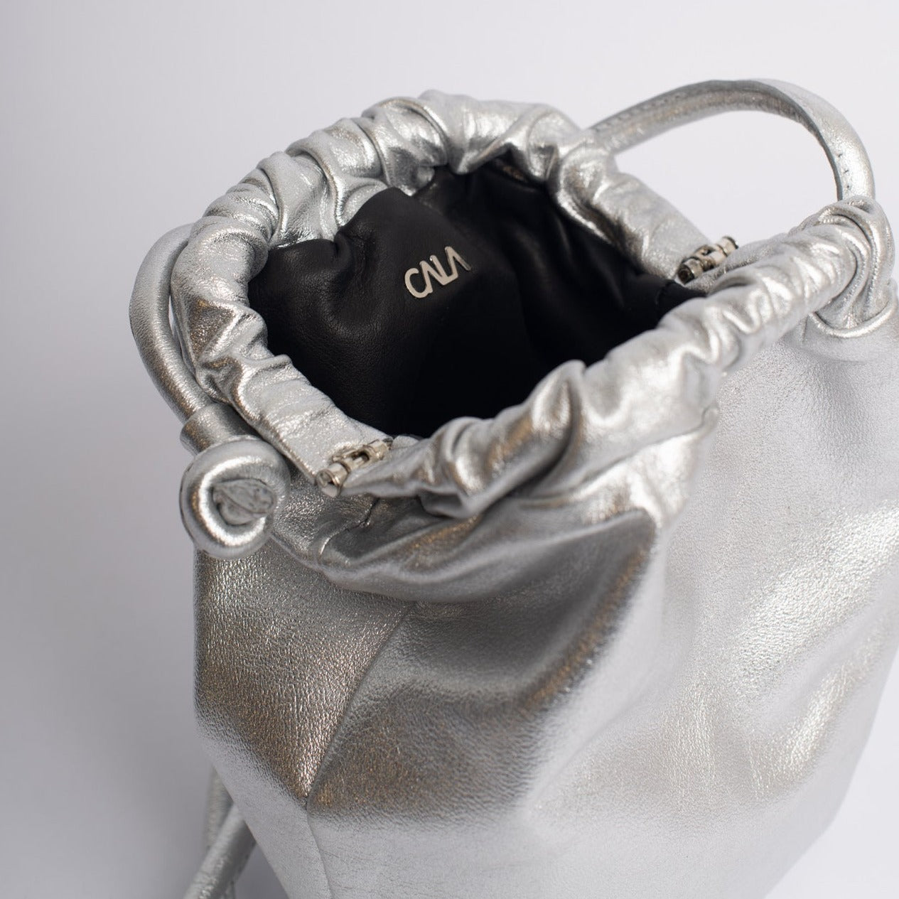 Cartera Jazmin Cuero Plateado