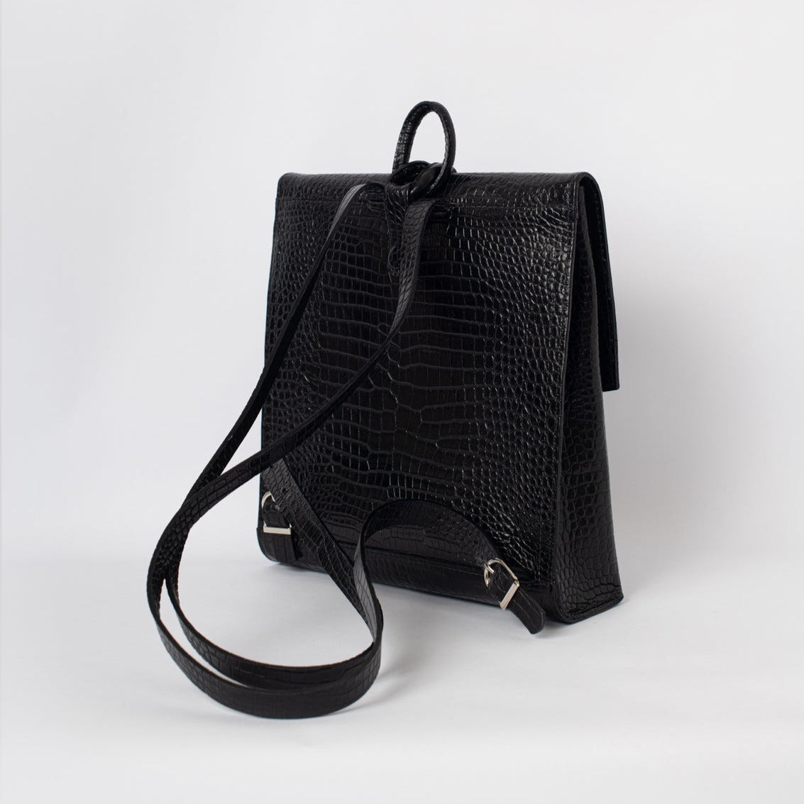 Mochila Peonia en Cuero Negro Croc